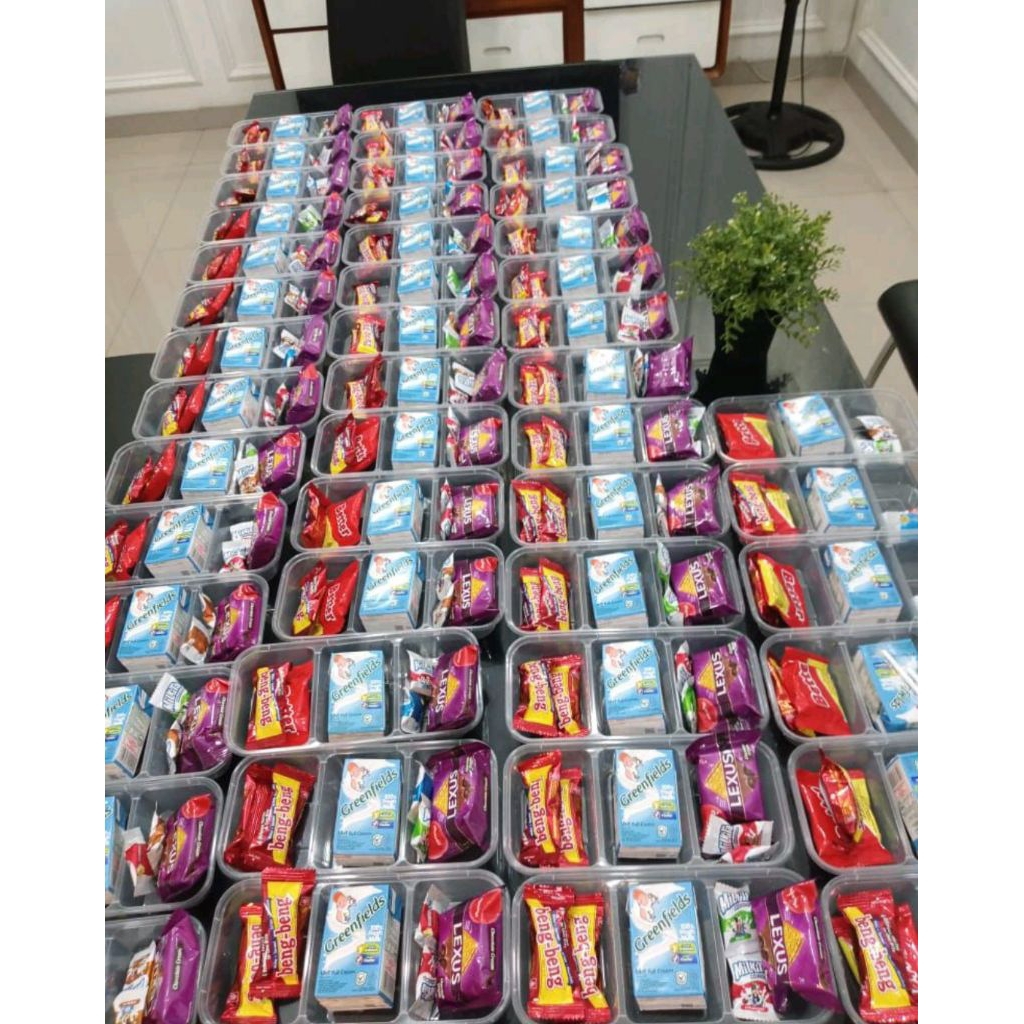 

BISA DADAKAN PAKET SNACK BUAH ULTAH HAMPERS MIKA