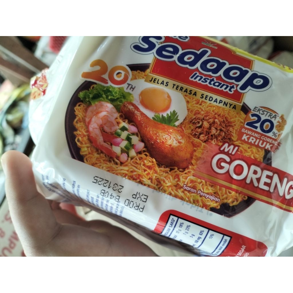 

4 karton mie sedap goreng kemasan(1 karton isi 8 pack kemasan sesuai digambar)