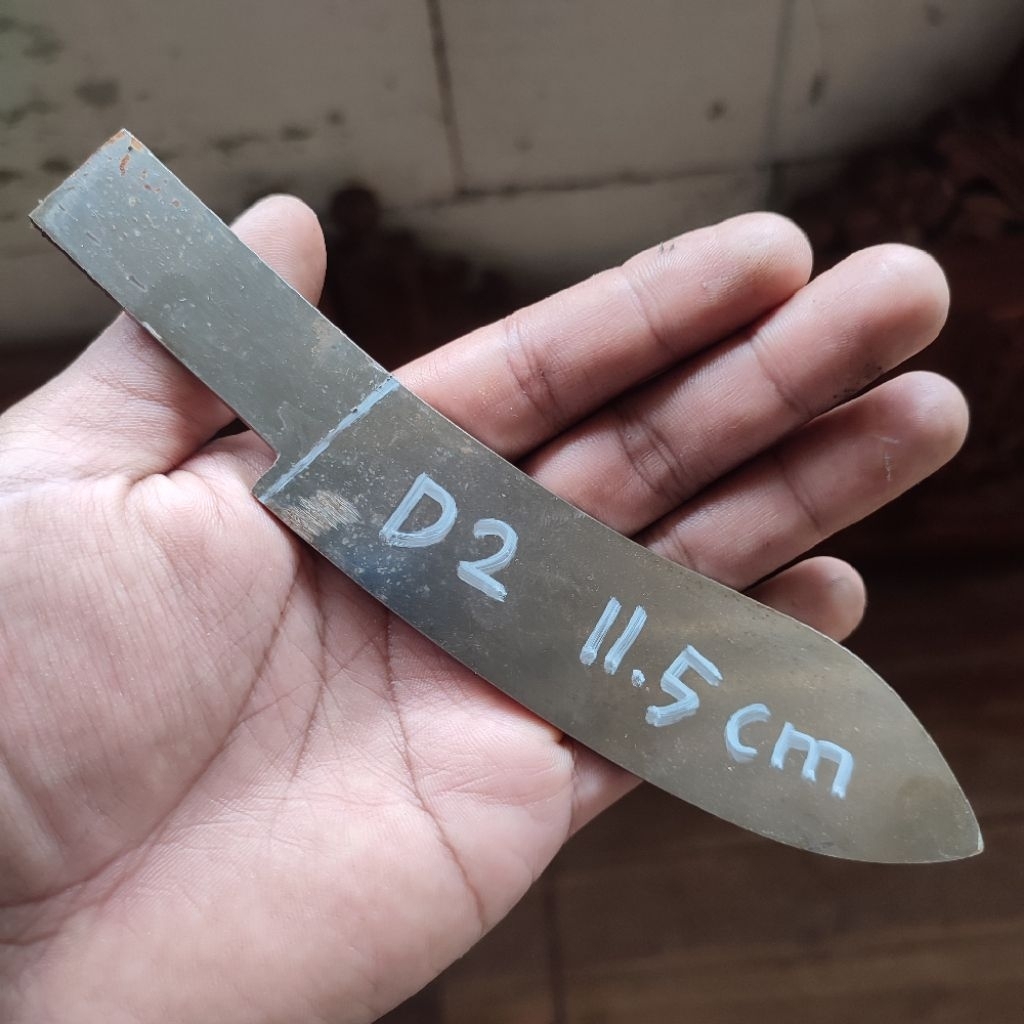 potongan bahan baja D2