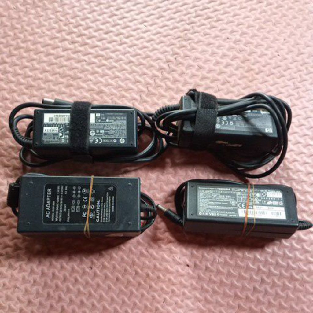 BORONGAN ADAPTOR LAPTOP BERBAGAI UKURAN