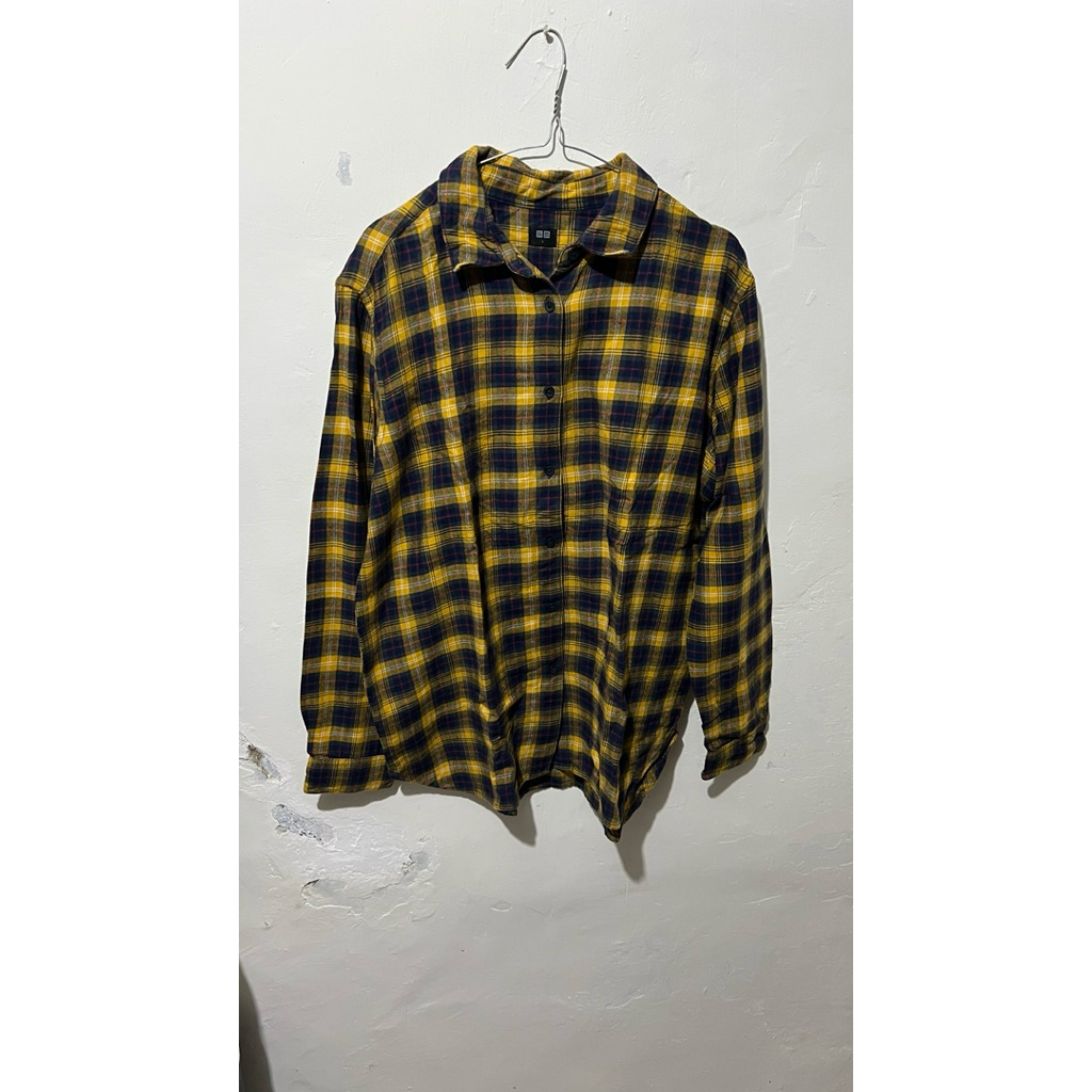 preloved kemeja wanita brand uniqlo