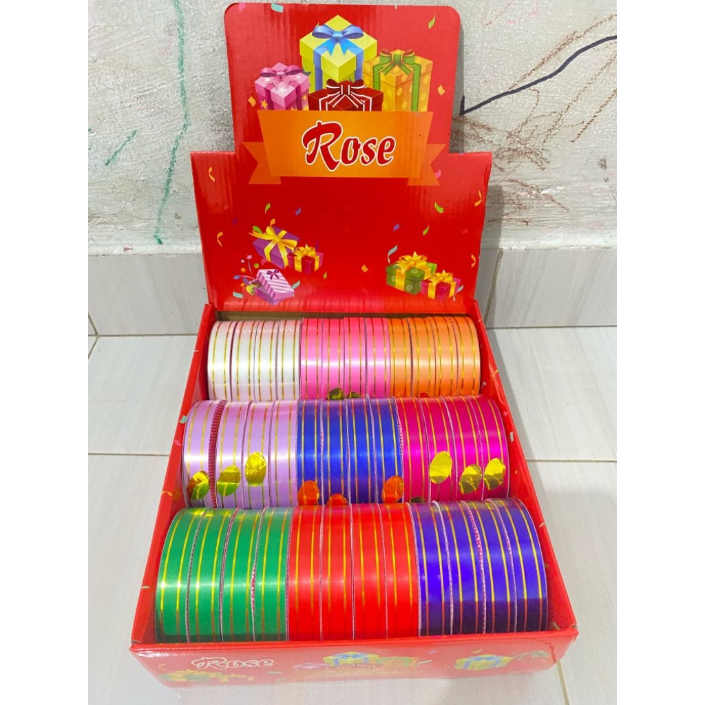 

GROSIIR 1 Box (36 pcs ) PITA KADO LIST EMAS / PITA JEPANG / PITA PLASTIK ukuran ¾ inch
