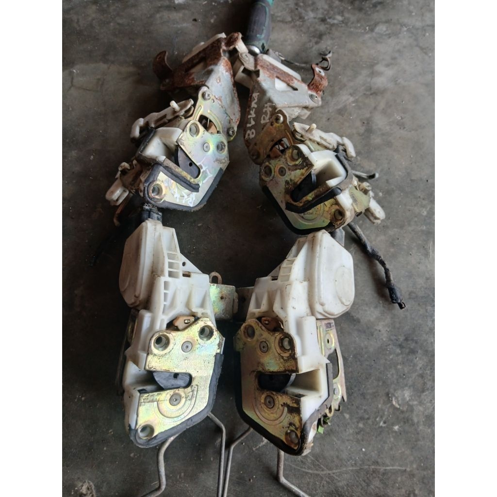 Door lock Lancer Cedia CS5