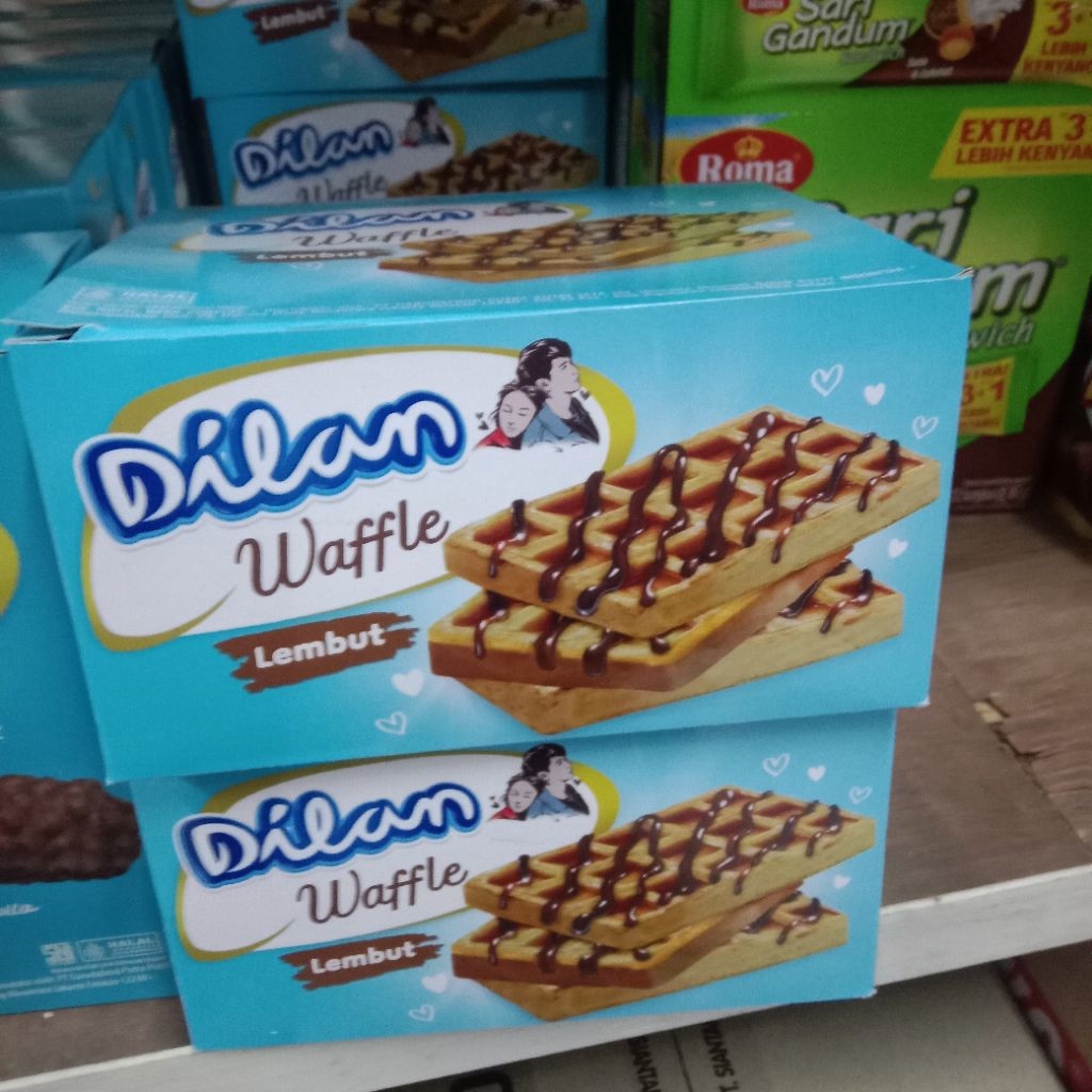 

Cemilan Dilan Chocolate Crunchy Caramel, sebuah camilan wafer stick 1pack +FREE STIKER