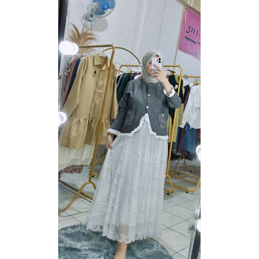 atasan tweed dan rok brukat