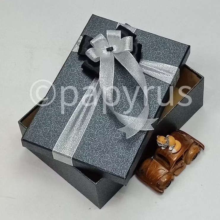 

PAPYRUS 20x30 Tinggi 8cm Kotak Kado Gift Box Hardbox Hampers Hadiah V1