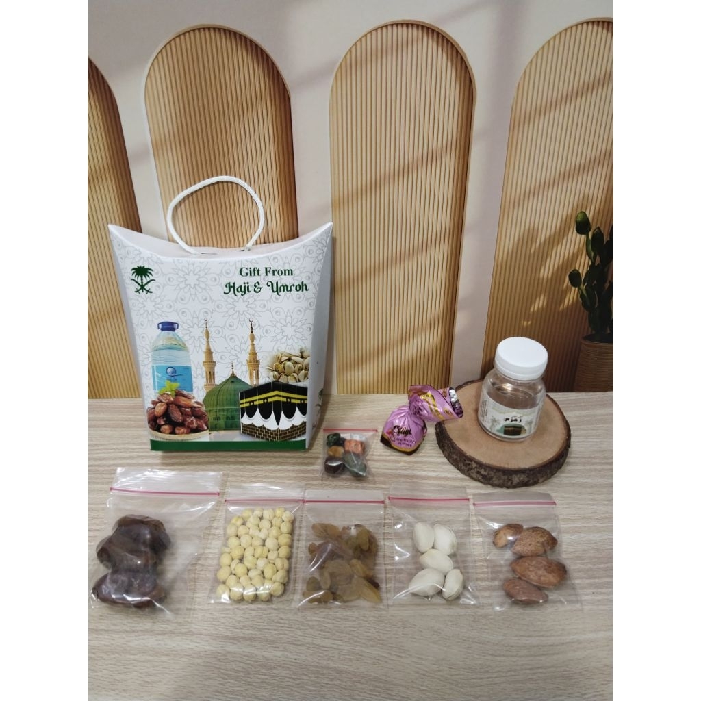 

Paket Oleh-Oleh Haji dan Umroh Paket Kumplit tanpa tasbih / Souvenir Hampers makanan khas Arab