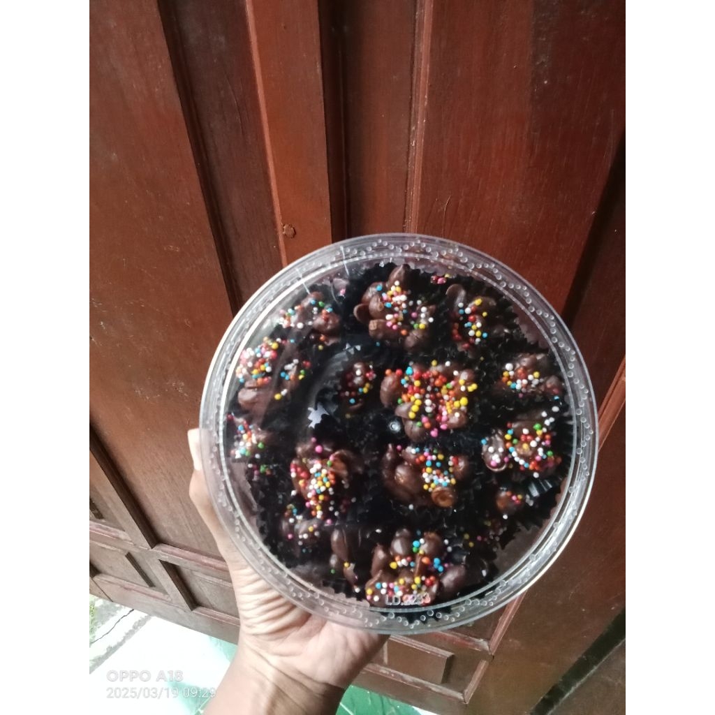 

Kacang Coklat / Matcha / Strawberry