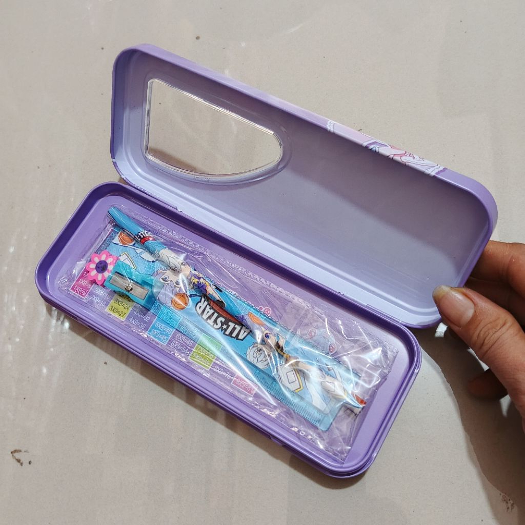 

1 Pcs Tempat Pensil Kaleng B-828