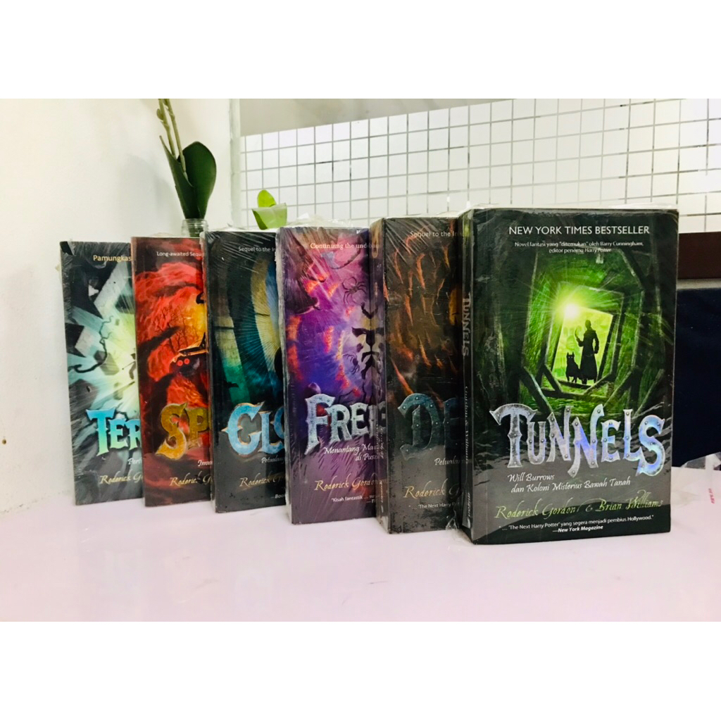 Tunnels Serries Terjemahan, Deeper, Freefall, Closer, Spiral, Terminal by Roderick Gordon
