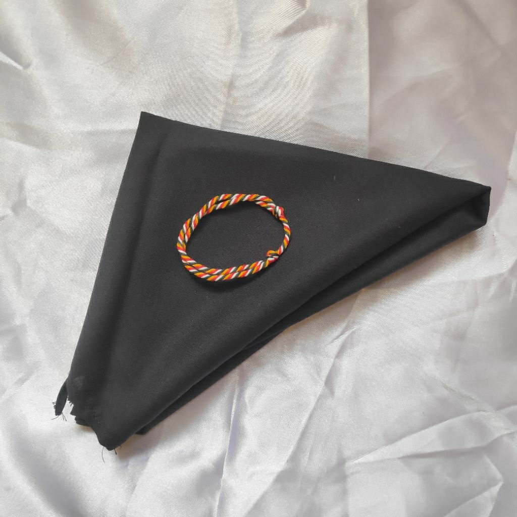 Udeng Hitam Segitiga