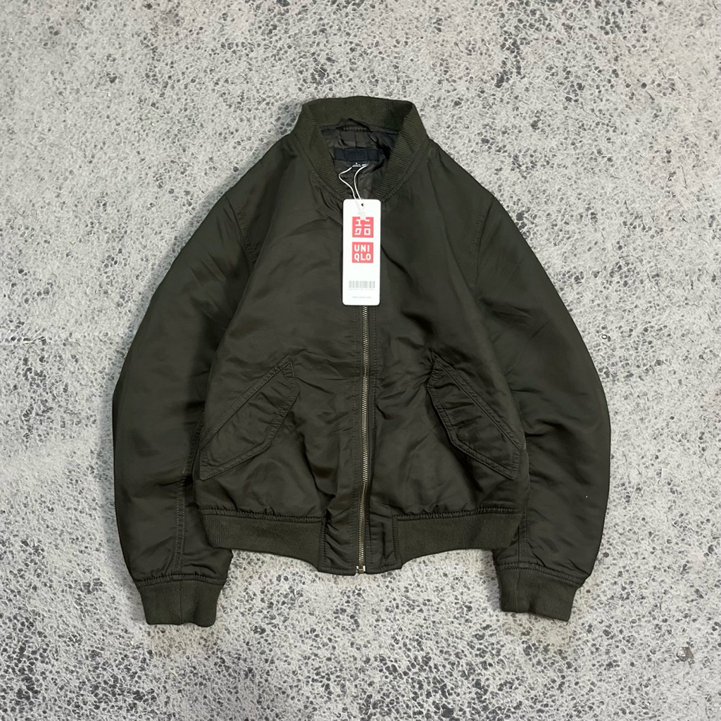 Uniqlo Bomber Jacket ( Seperti baru ) 100% Original