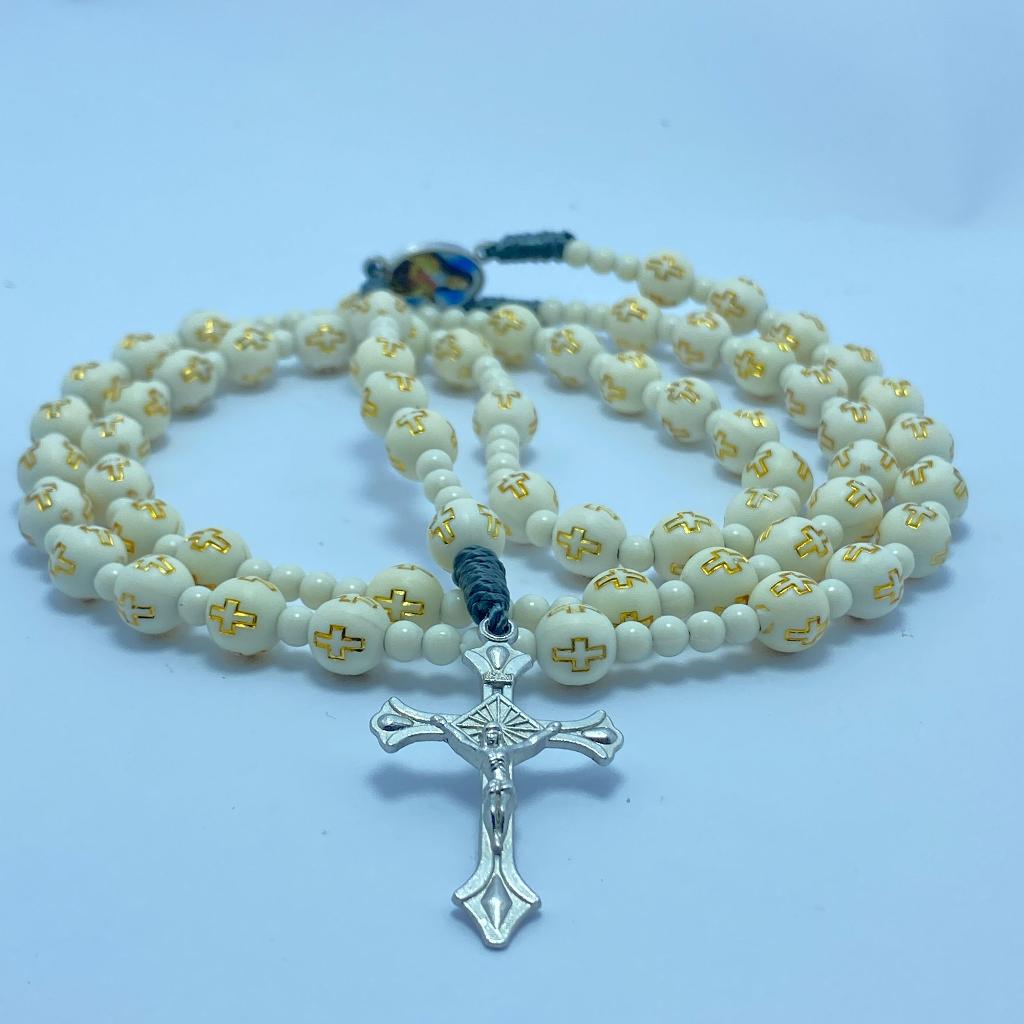 Kalung Rosario Katolik Manik Putih Corak Salib Keemasan