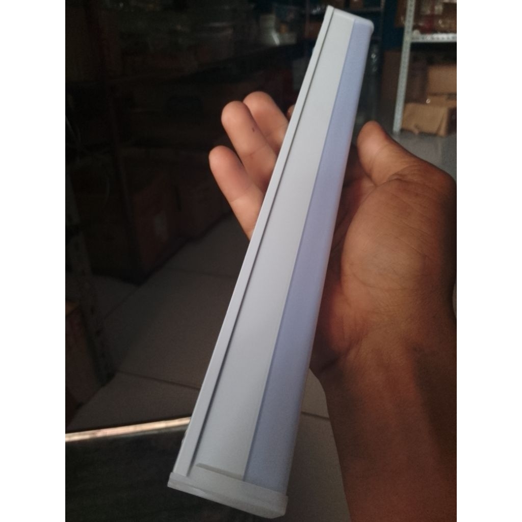 LAMPU SOKES VOLTAGE 220 CAHAYA PUTIH