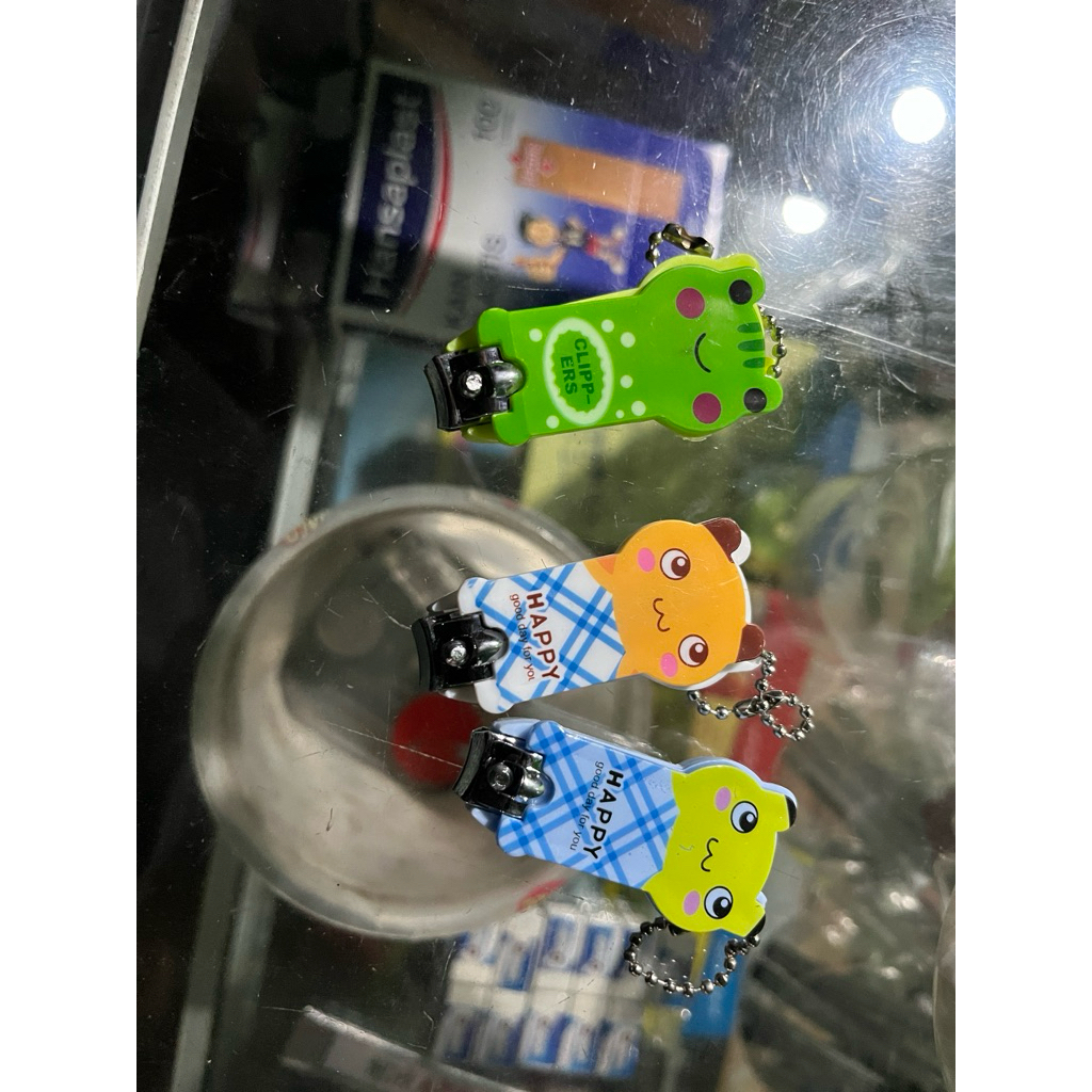 

Gunting Kuku Karakter