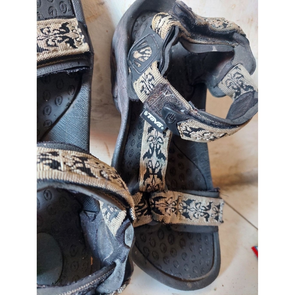 sandal gunung teva second