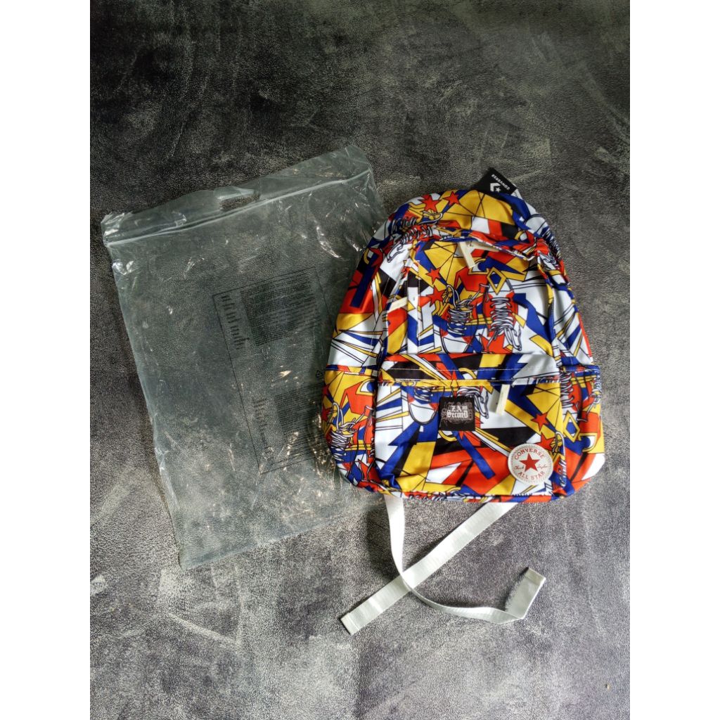 tas Converse motif komik terang