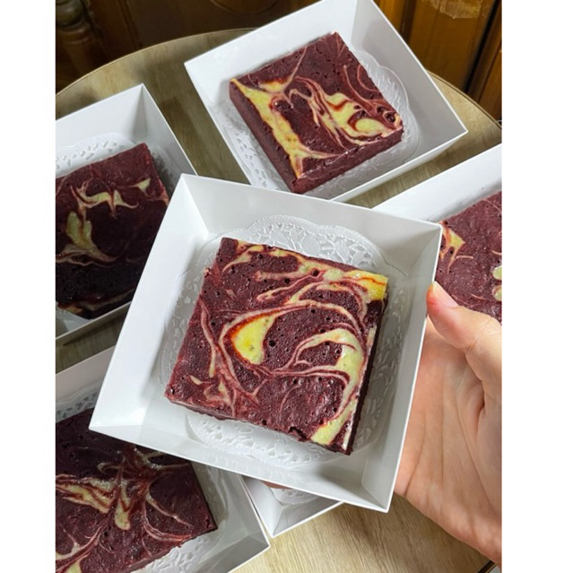 

redvelvet cheese brownies SLICE