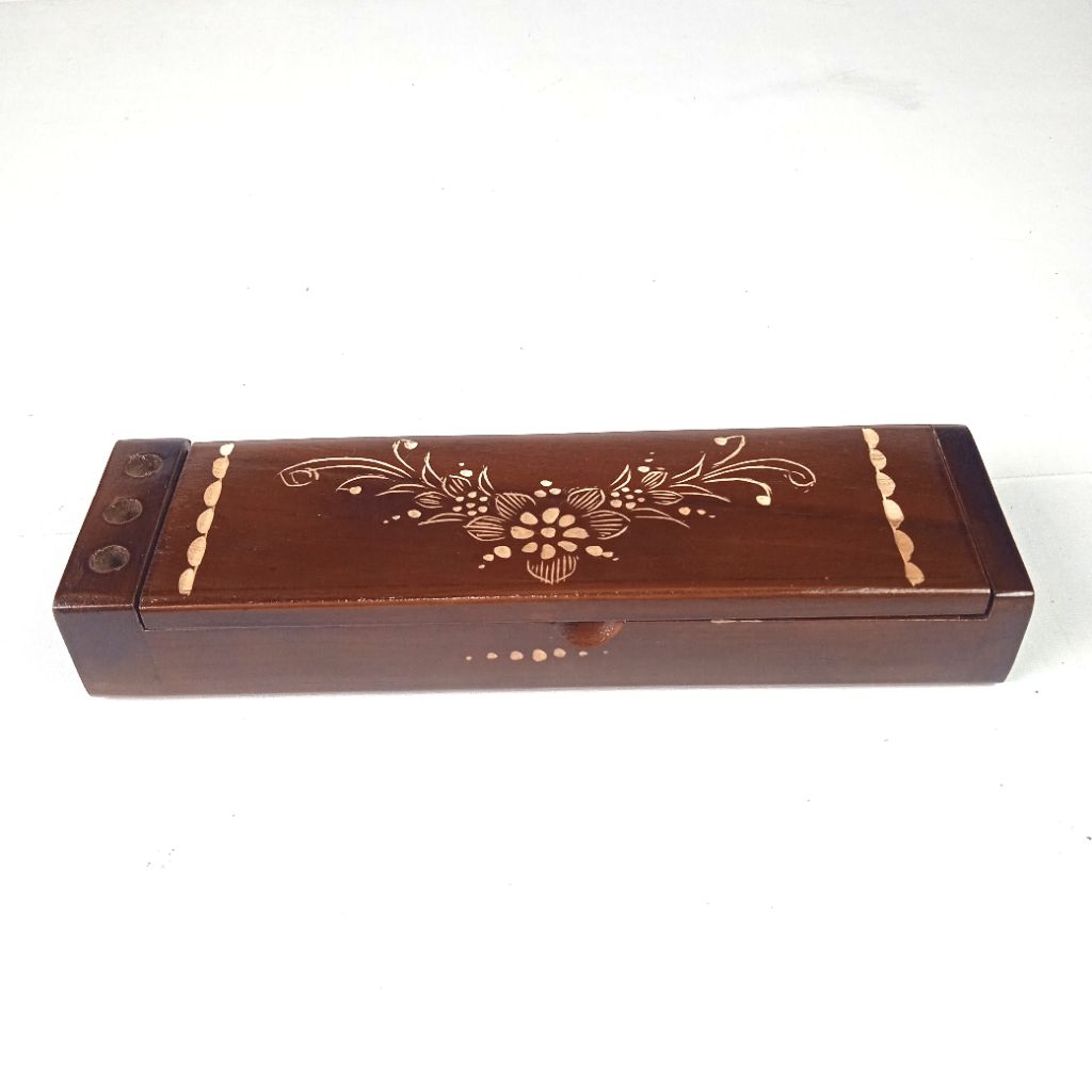

kotak tempat pensil motif cukit kayu jati