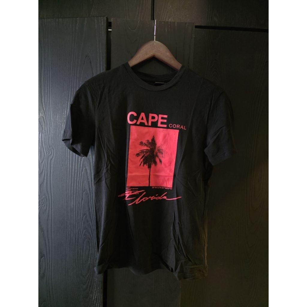 H&M Capetown T-Shirt printed tee. Special Item. 100% original. Size Xs. baju kaos santai pria. 2nd