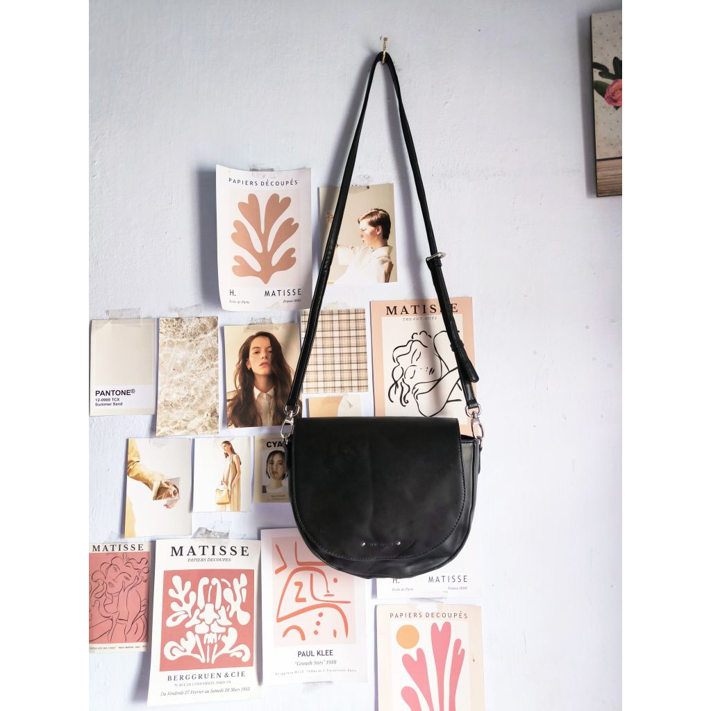 TAS SELEMPANG ANNE KLEIN HITAM KULIT