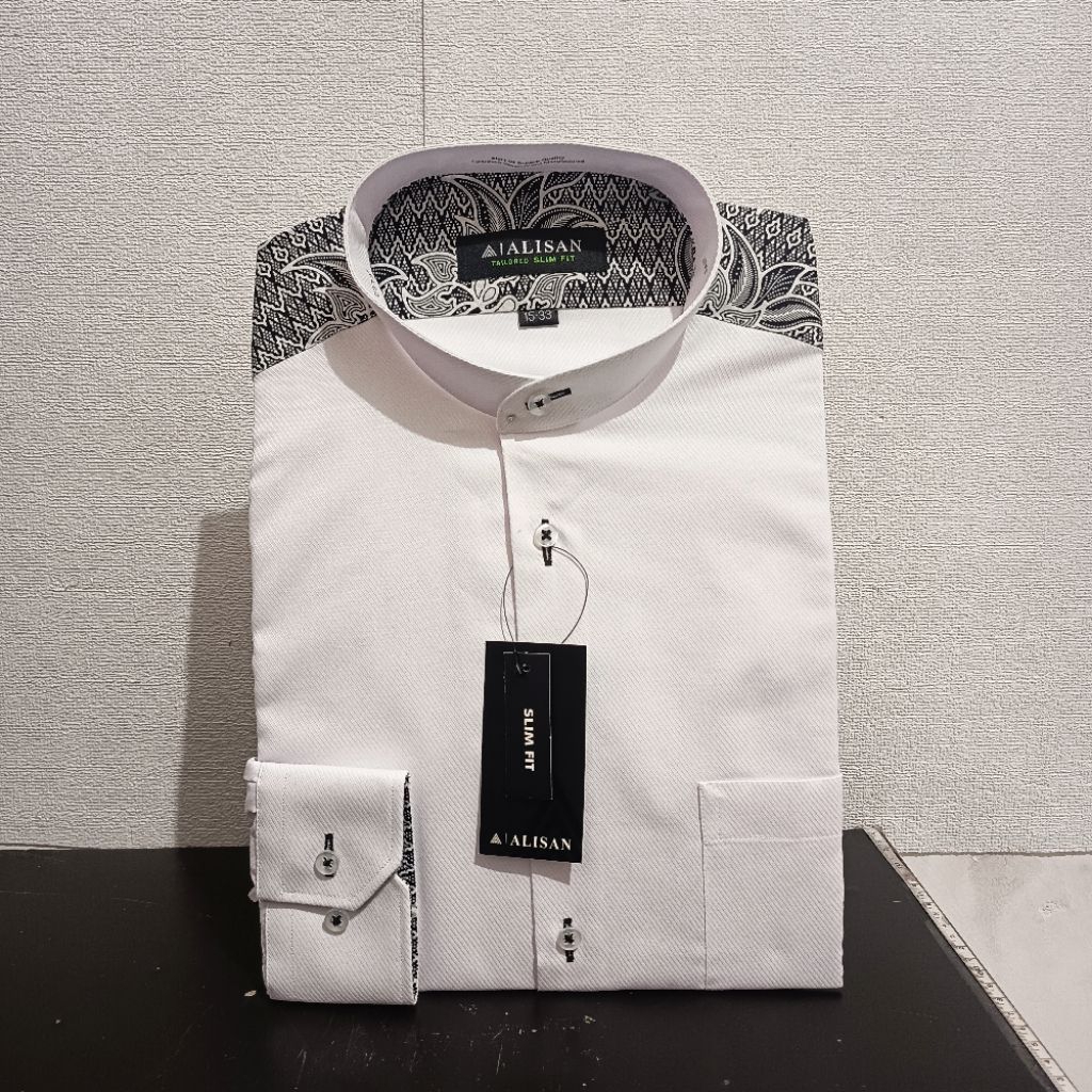 LENGAN PANJANG SLIMFIT ALISAN Dobby Koko Putih Pundak Batik Print