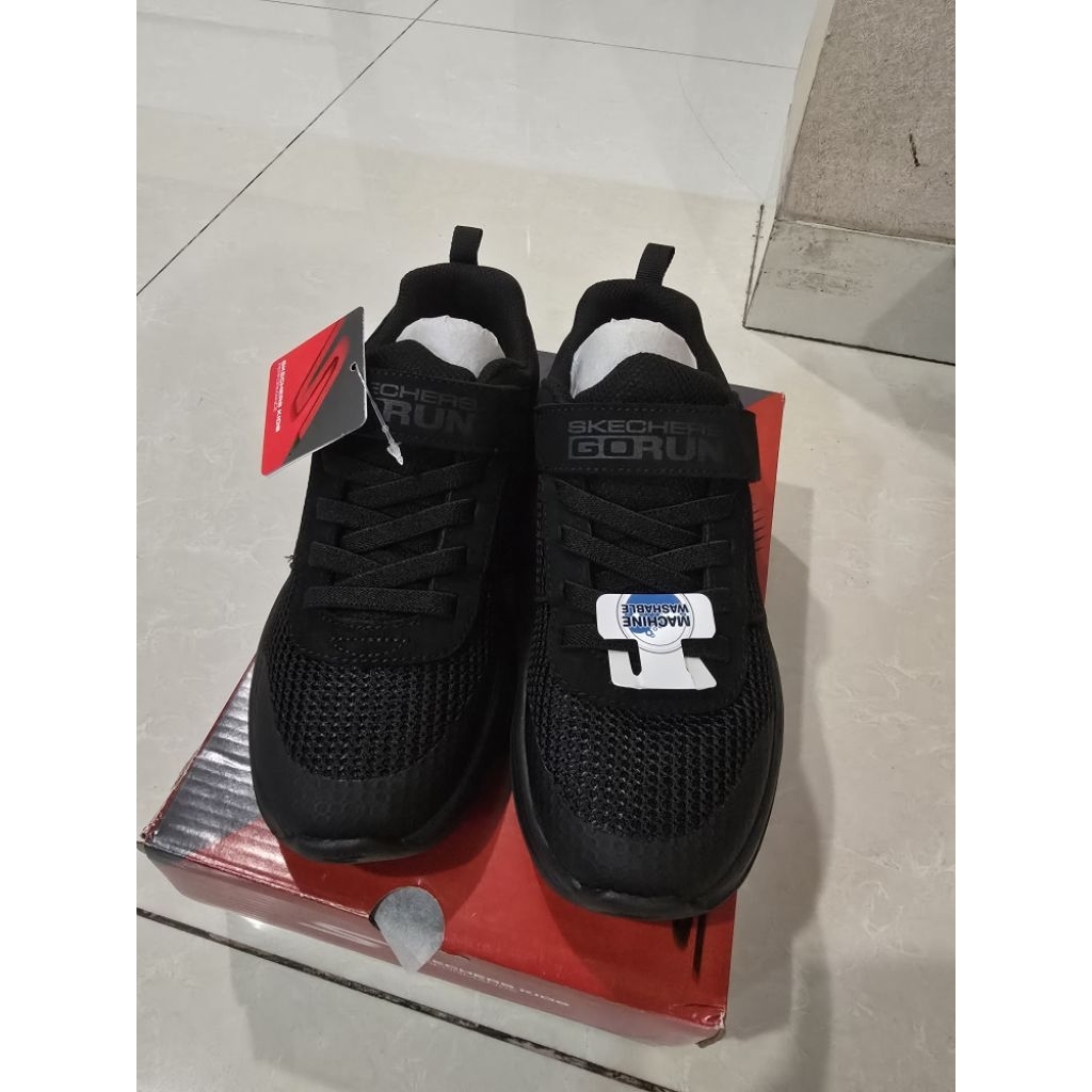 skechers hitam go run fast denzo us 4 size 36 sepatu anak sekolah
