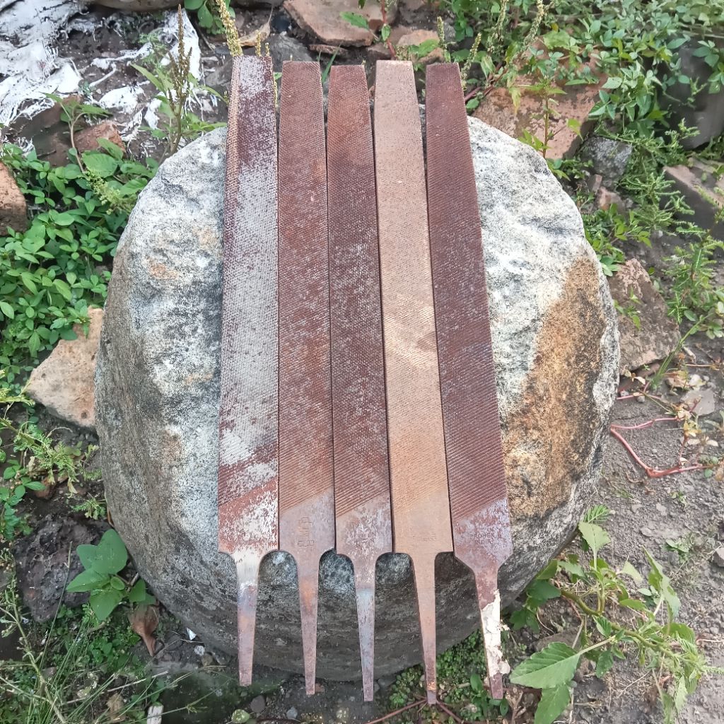 kikir bekas 12"inch kikir gepeng kikir lawasan cap singa,herin,mata,prohex dan baut bahan pande besi