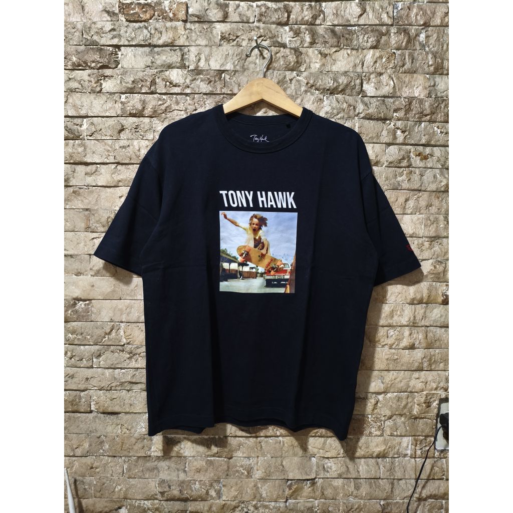 Kaos Pria UNYqLO X Tony Hawk
