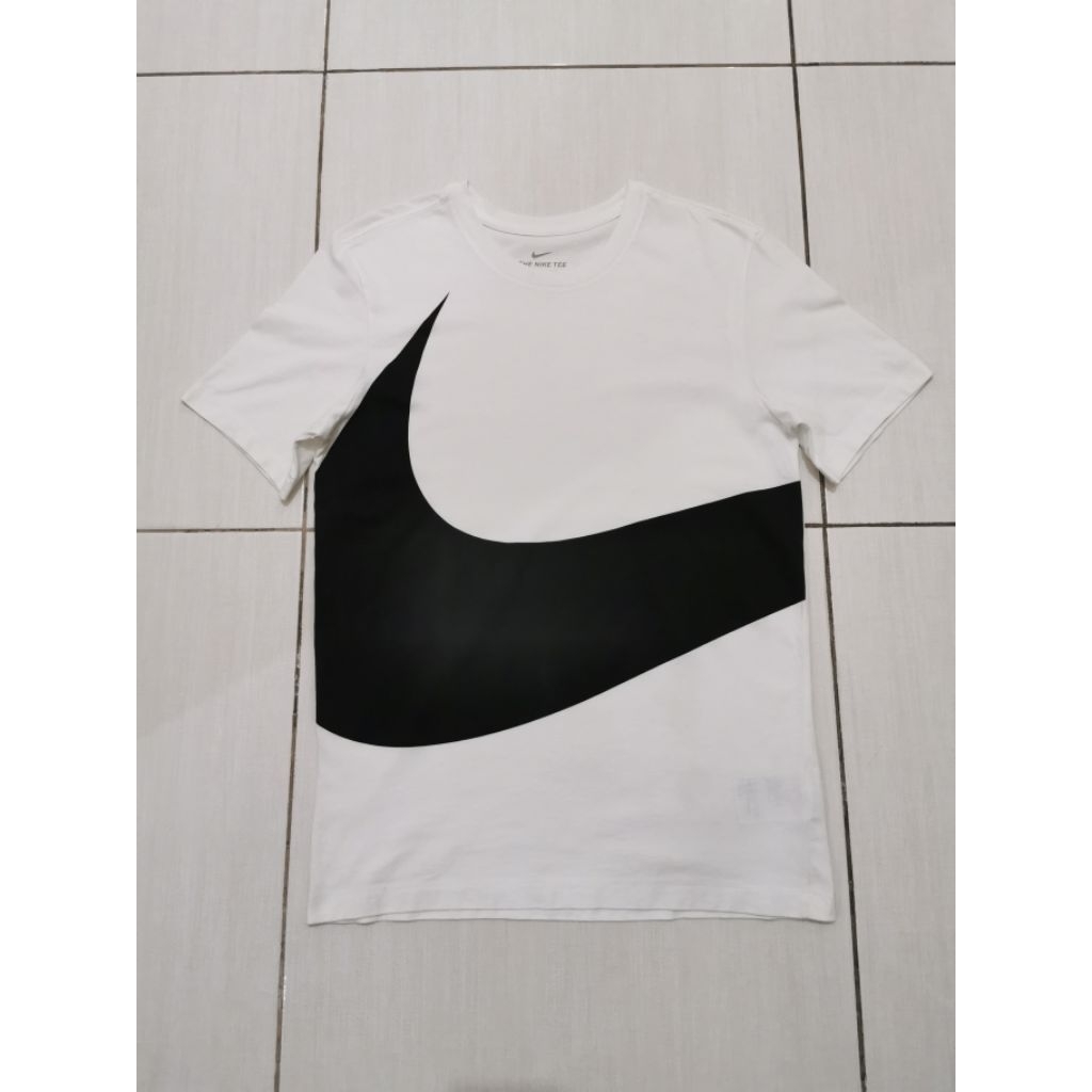 t shirt nike big swoosh