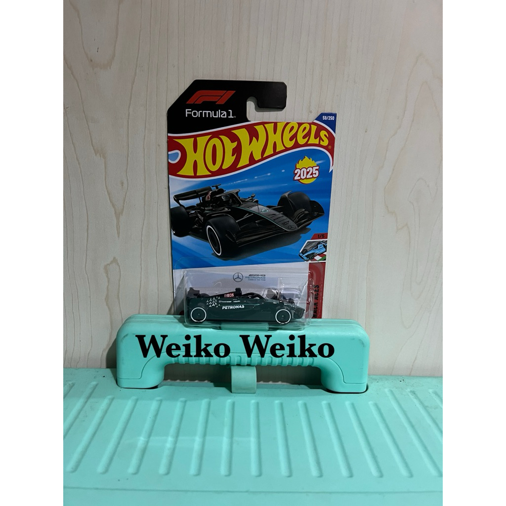 hotwheels formula 1 mercedes amg petronas