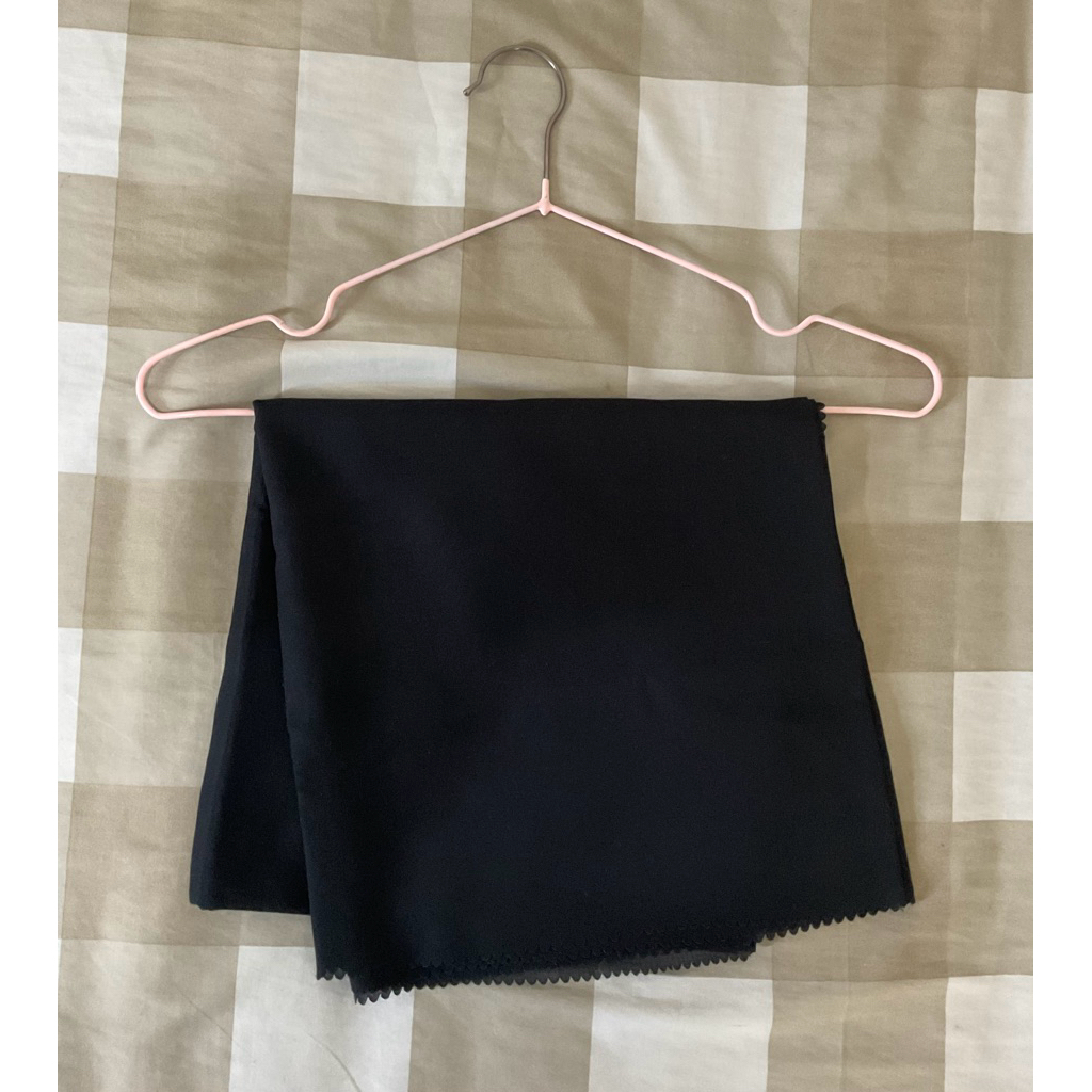 Kerudung Segi Empat Polos Hitam - Voal/Basic