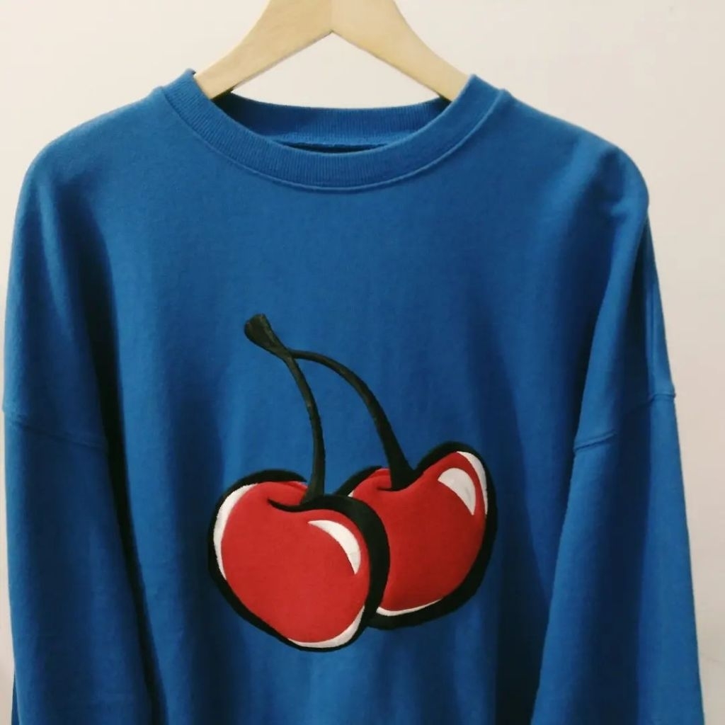 CREWNECK KIRSH - BIG CHERRY