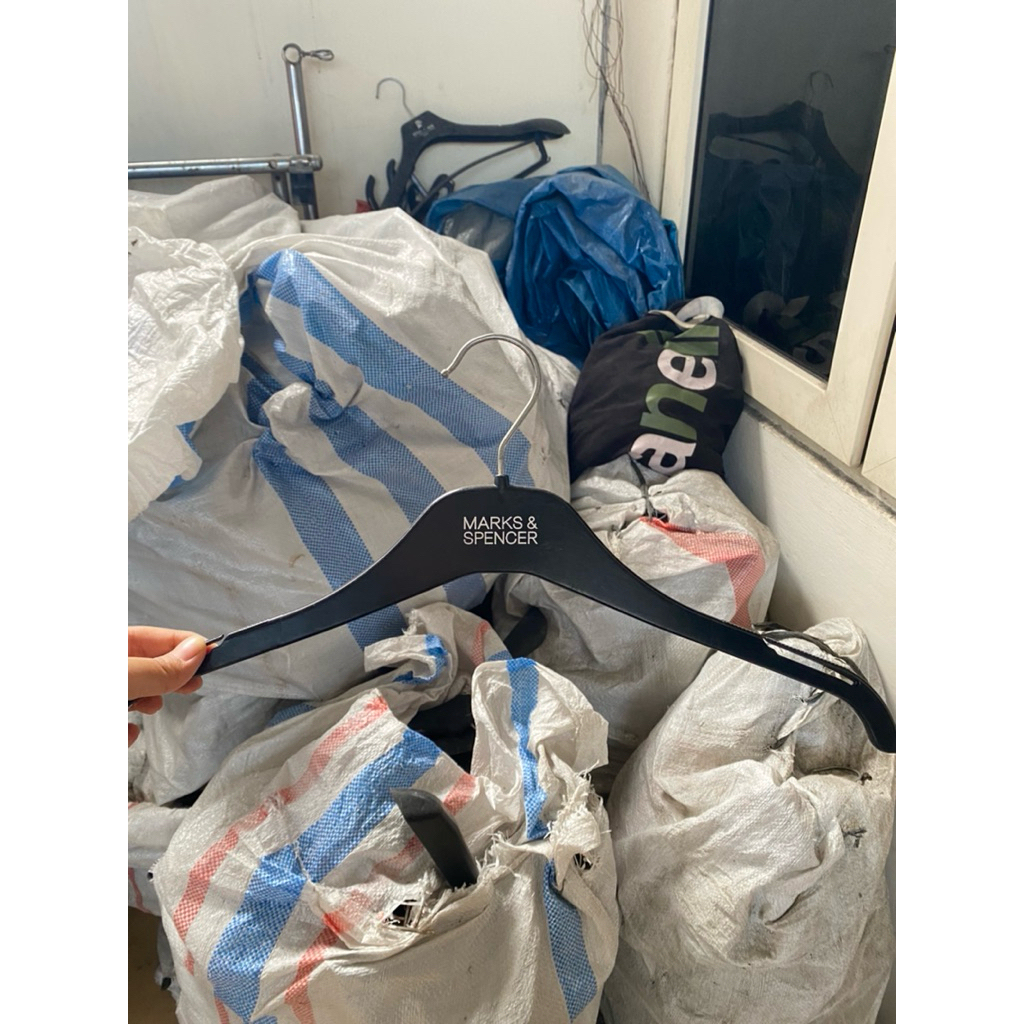 Gantungan | Hanger baju bekas