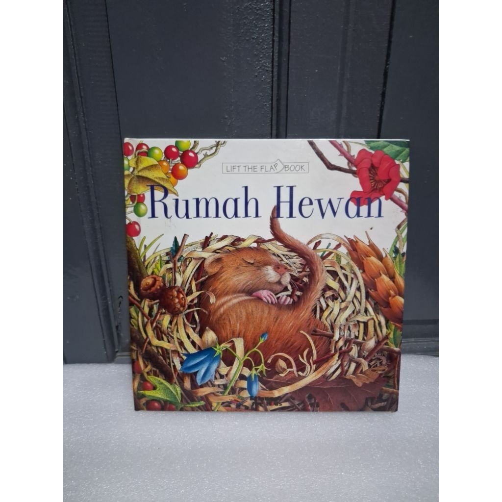 Buku LIFE THE FLAP BOOK "Rumah hewan" (preloved)