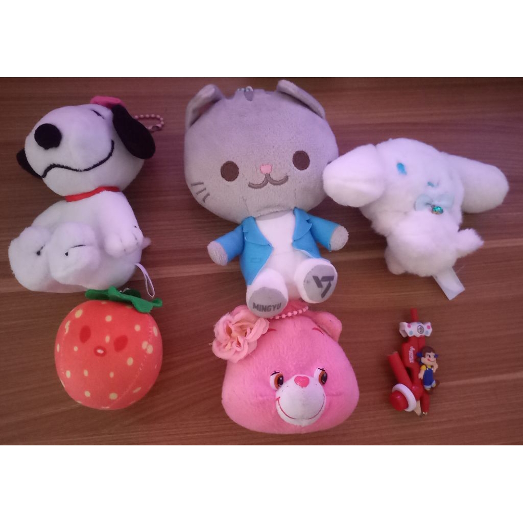 doll plushie keychain snoopy belle mingyu seventeen svt animal coordy petiteen cinnamon roll strawbe