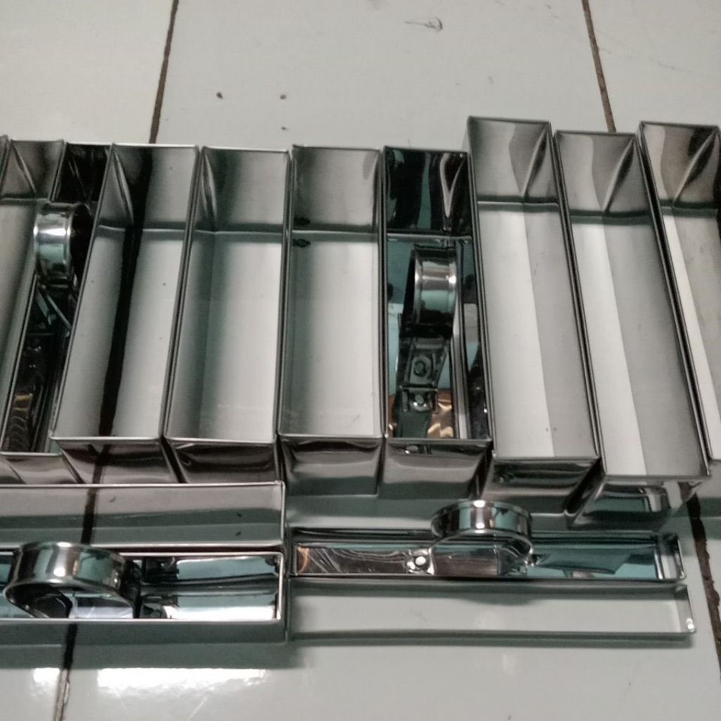 

Cetakan ring cutter segi panjang plus penekan