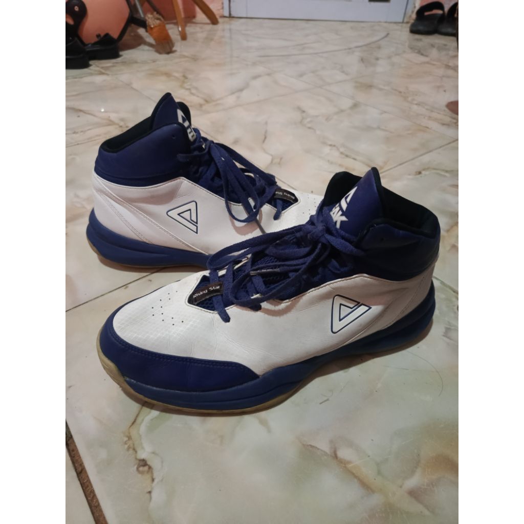 sepatu basket PEAK semi boots size 45-46