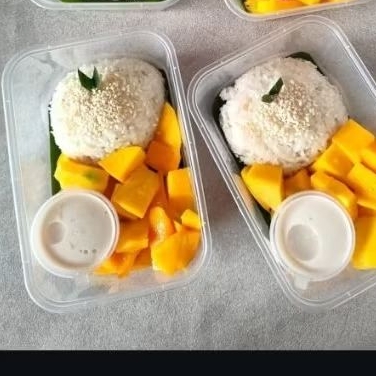 

manggo sticky rice