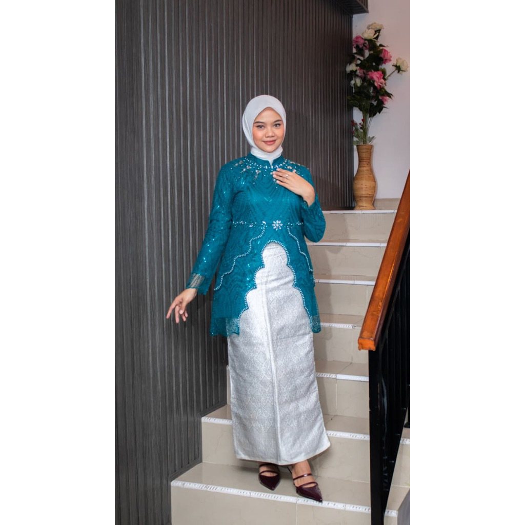 Permata Olshop / Kebaya Blouse Lesty Payet / Kebaya Emerald Blue / Kebaya Wisuda / Kebaya Payet / Ke