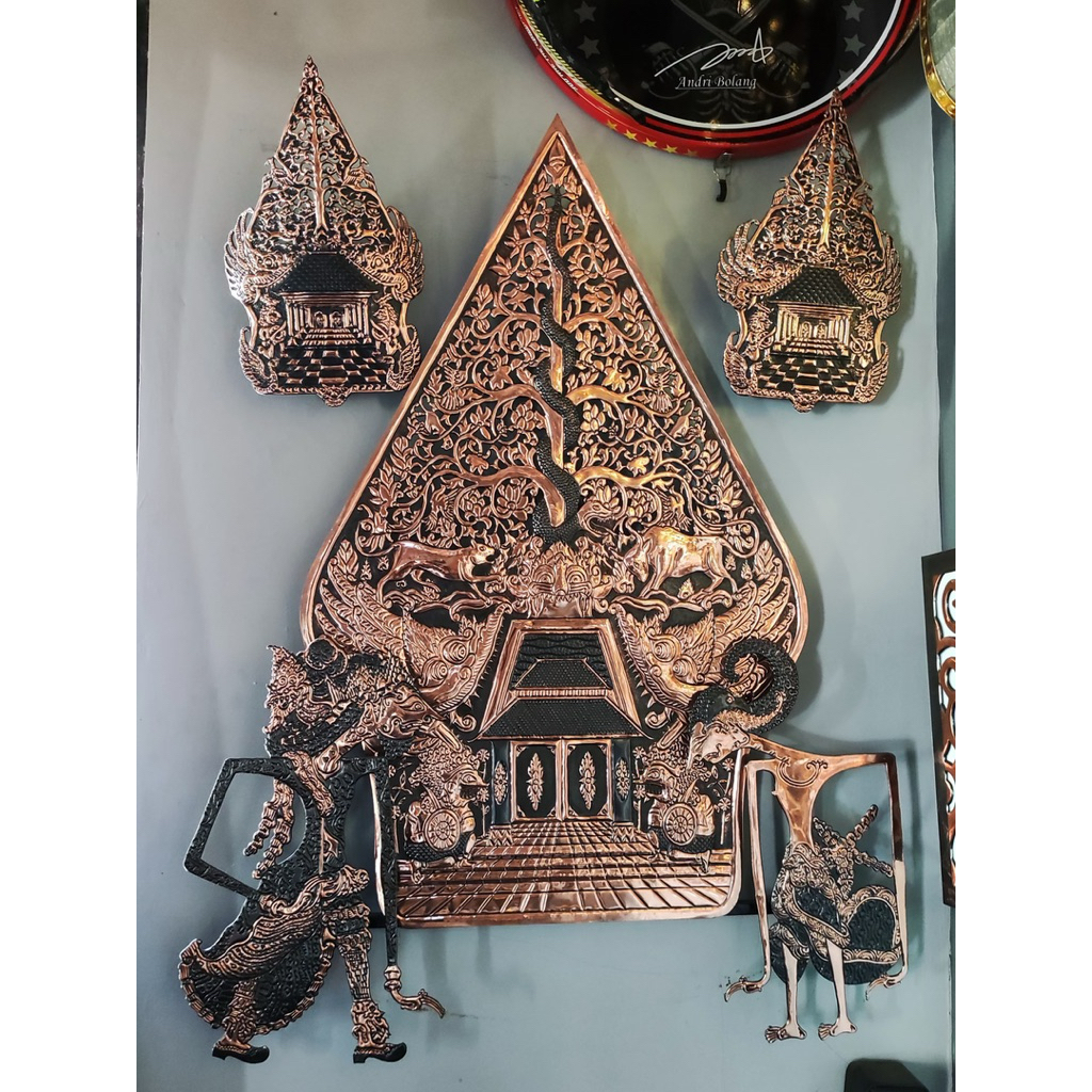 Gunungan Wayang Tembaga