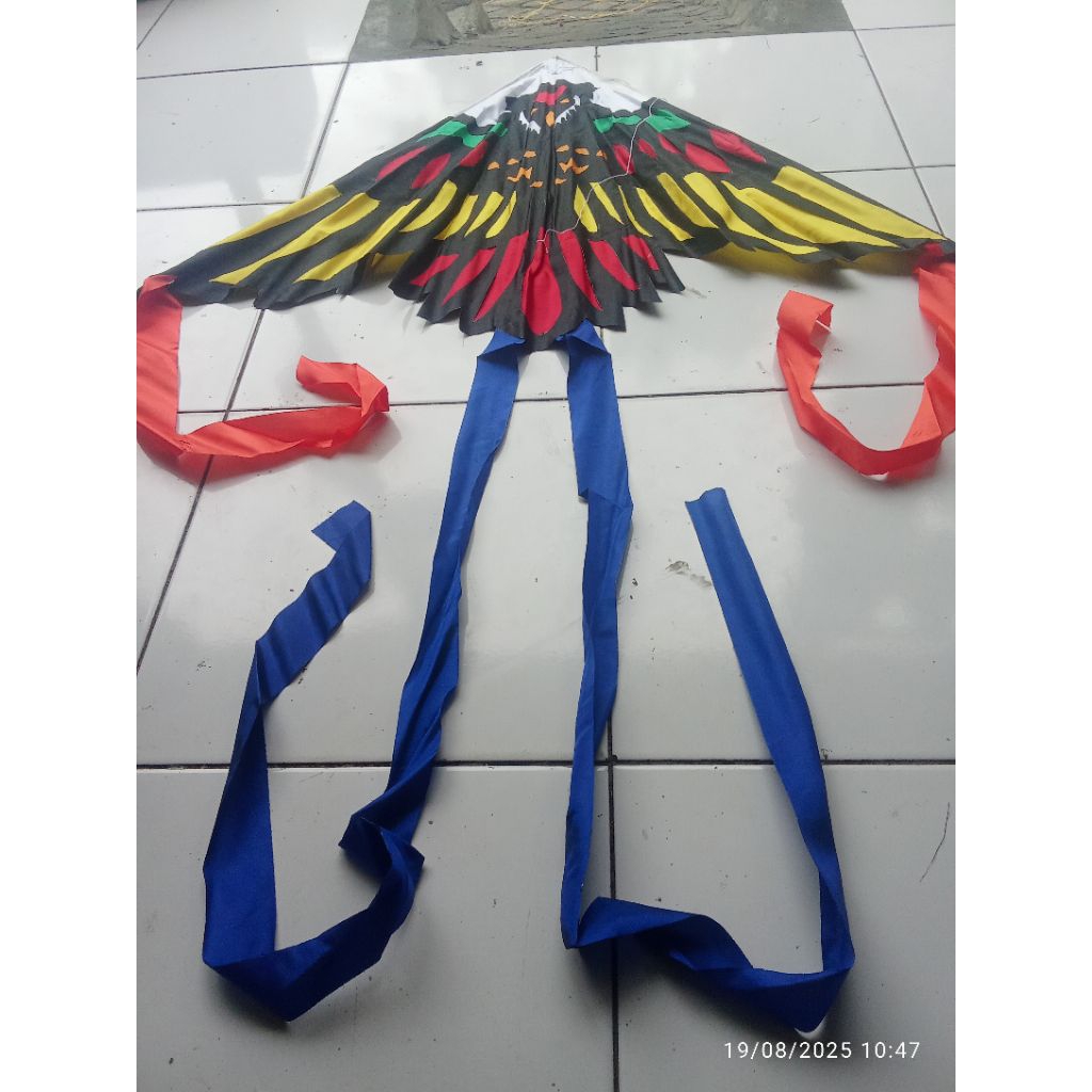 LAYANGAN KAIN PARASUT ELANG