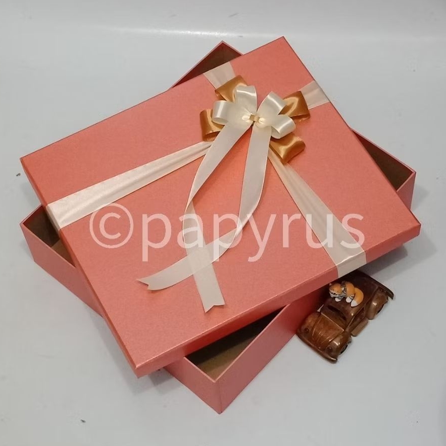 

PAPYRUS 35x40 Tinggi 8cm Kotak Kado Gift Box Hardbox Hampers Hadiah V3