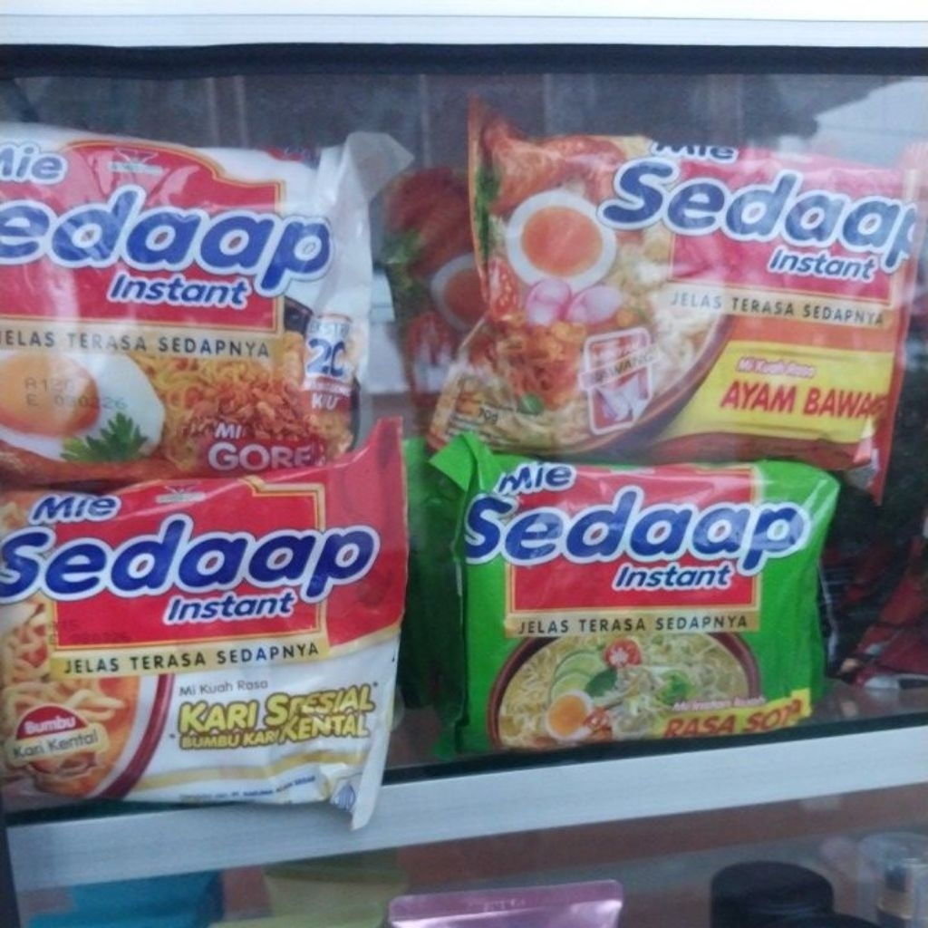 

mi SEDAP goreng ecer, kare, soto dan ayam bawang