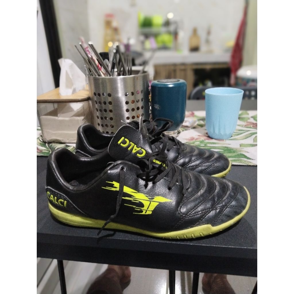 Preloved Sepatu Futsal Anak Calci Size 35