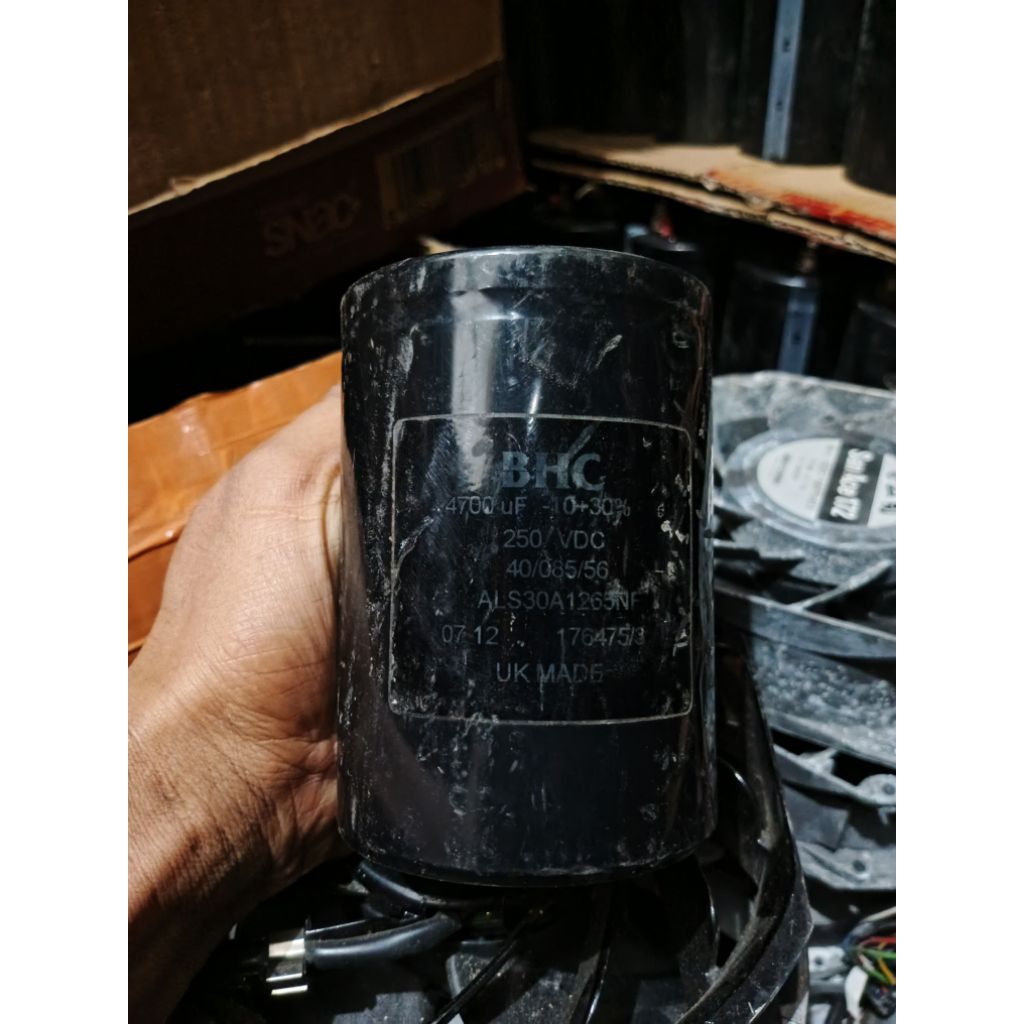 ELCO JUMBO 250V 4700UF MERK BHC