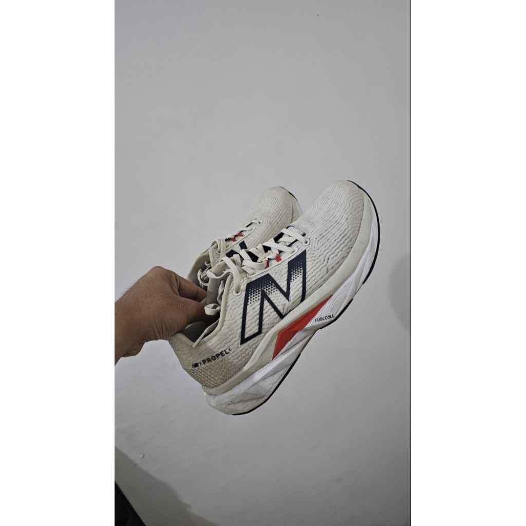 New Balance Fuelcell Propel V5