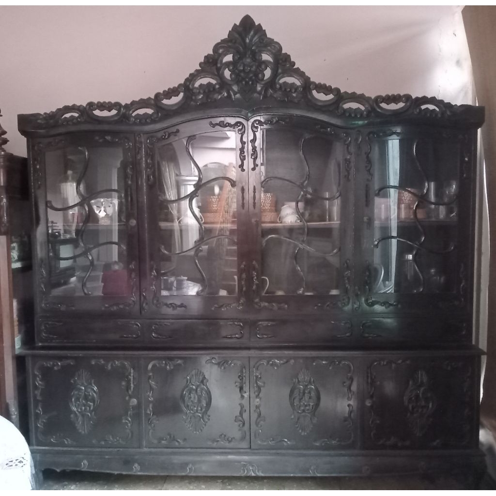 Lemari Pajangan Kayu Jati