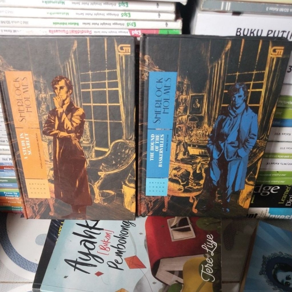NOVEL A STUDY IN SCARLET/ PENELUSURAN BENANG MERAH & THE HOUND OF THE BASKERVILLES / ANJING SETAN( S