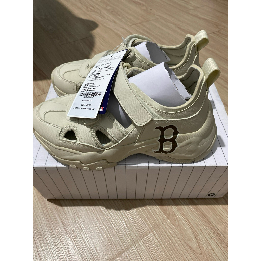 New with Tag - MLB Bigball Chunky Mask Shoes series Boston size 230-us w6-eu 36,5 warna Beige